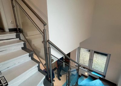 Edelstahl-Glasgeländer im Treppenhaus