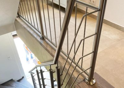 Edelstahlgeländer mit individuellen Details