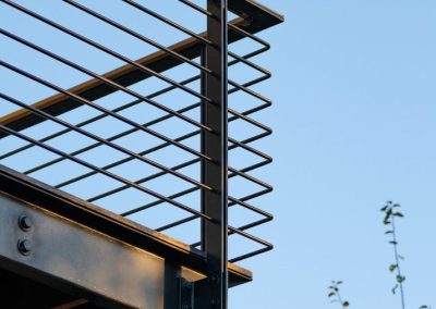 Stahlbalkon mit filigranem Geländer