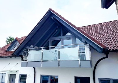 Balkon mit Edelstahl-Glasgeländer